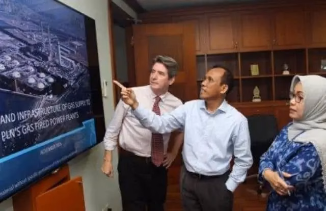 PLN Rancang Pola Khusus LNG di Maluku dan Papua PLN Rancang Pola Khusus LNG di Maluku dan Papua