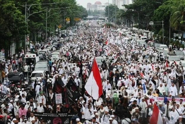 Silang Monas Padat, Massa Aksi Damai Terus Bergerak dari Bundaran HI