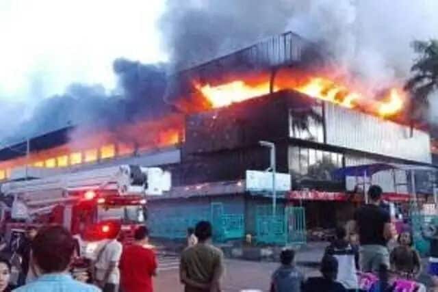 Api Kebakaran Pasar Senen Baru Padam Setelah 20 Jam