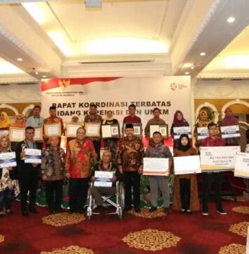 Menkop Salurkan Kredit UMI Rp 117,1 Miliar