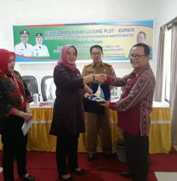 Kemenkop UKM Hibahkan Gedung PLUT-KUMKM Kepada Pemkab Wakatobi Kemenkop UKM Hibahkan Gedung PLUT-KUMKM Kepada Pemkab Wakatobi