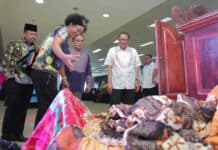 Smesco Fashion Bazaar Ramadhan Pertemukan Pengrajin dengan Fashion Desainer