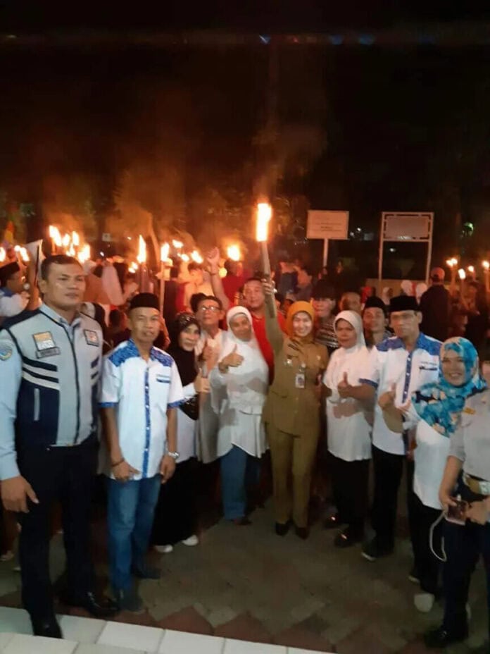 Sambut Idul Fitri 1439 Hijriyah, Camat Cipayung Ikut Meriahkan Pawai Obor Bersama Warga Lubang Buaya