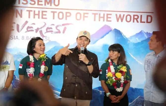 Apresiasi Menpora Buat Dua Srikandi Penakluk Everest