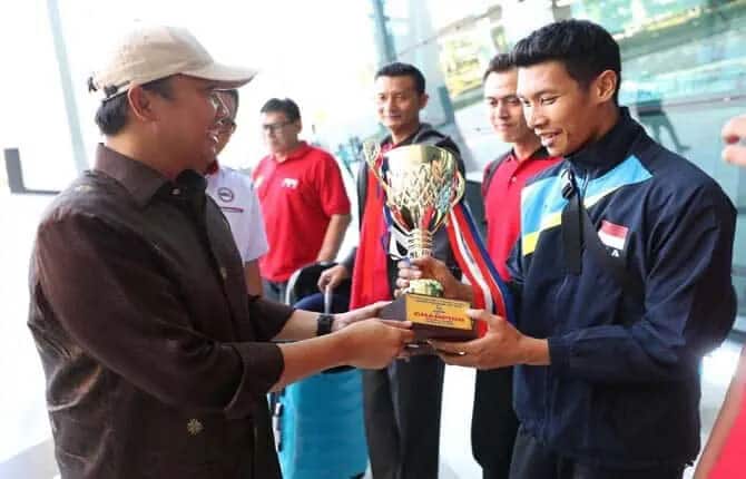 Juara di Vietnam, Tim Voli Putra Dapat Bonus dari Menpora Juara di Vietnam, Tim Voli Putra Dapat Bonus dari Menpora