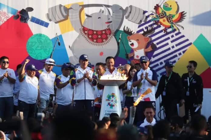 Menpora Turut Bawa Obor Asian Games di Bali Menpora Turut Bawa Obor Asian Games di Bali