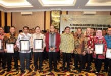 Menkop Beri Penghargaan Kepala Daerah dan Koperasi Berprestasi 2018