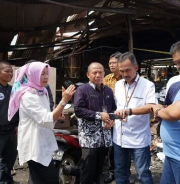 Kemenkop Akan Kucurkan Bantuan WP kepada Pedagang Korban Kebakaran Pasar Gedebage Kemenkop Akan Kucurkan Bantuan WP kepada Pedagang Korban Kebakaran Pasar Gedebage