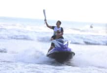Hamish Daud Bawa Obor Asian Games Dengan Surfing Hamish Daud Bawa Obor Asian Games Dengan Surfing