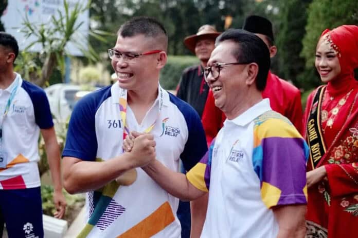 Sentuhan Sejarah,Tandai Kirab Obor Asian Games di Bukittinggi