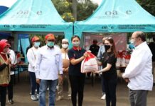 Kemensos Berikan 1000 Paket Sembako dan Makanan Siap Saji Bagi Anak Jalanan