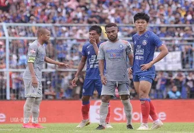 Terganjal Perizinan, Sepak bola Mandek, Pilkada Bablas