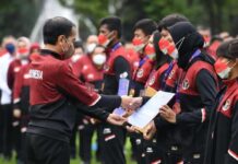 Presiden Jokowi Serahkan Bonus Atlet Peraih Medali SEA Games 2022 Vietnam