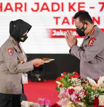 Kapolri Minta Polwan Raih Lagi Kepercayaan Masyarakat Lewat Pendekatan Humanis Kapolri Minta Polwan Raih Lagi Kepercayaan Masyarakat Lewat Pendekatan Humanis