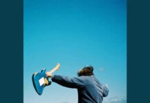 Lirik Lagu Feel Something dan Terjemahan - FIJI BLUE