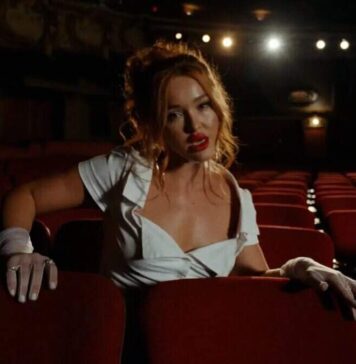 Lirik Lagu Middle Of The Night dan Terjemahan – Elley Duhe Lirik Lagu Middle Of The Night dan Terjemahan - Elley Duhe