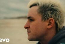 Lirik Lagu I Think I Wanna Text You dan Terjemahan - Vaultboy