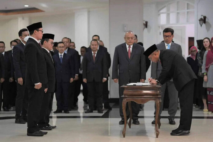 Plt Menpora Resmi Lantik Surono Jadi Deputi IV Kemenpora