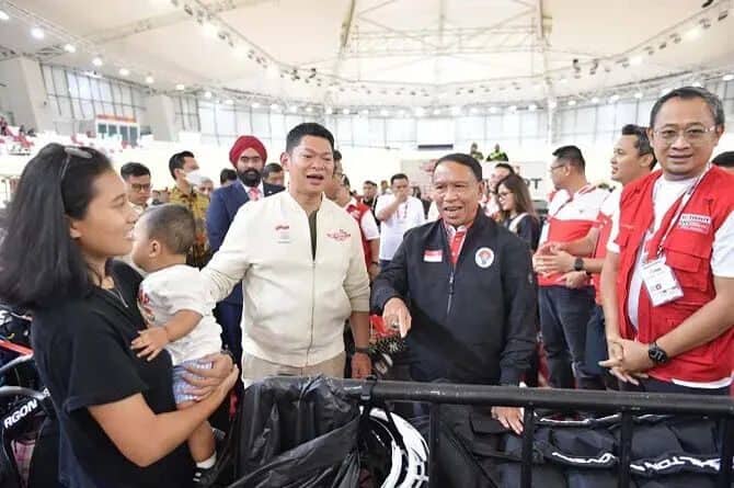 Menpora Beri Semangat Atlet Balap Sepeda Indonesia yang Tampil di Tissot UCI Track Nation Cup 2023