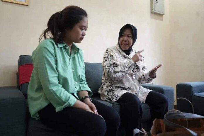 Usai Viral di Tiktok, Kemensos Bantu Suhardi Sekeluarga Yang Gendong Anak Lumpuh Jualan Tisu