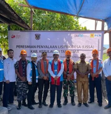 Kado Istimewa HUT RI Ke-78, PLN Nyalakan Listrik 21.369 Keluarga di Maluku dan Maluku Utara