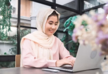 Membentuk Masyarakat Cerdas dan Baik di Era Digital Membentuk Masyarakat Cerdas dan Baik di Era Digital