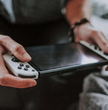 Suka Main Game Diluar? Cobain Konsol Handheld Berikut Ini