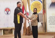 Menpora Lepas Khansa Syahlaa Lakukan Pendakian Gunung Aconcagua