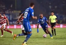Final Liga 1 Indonesia Leg Pertama : Persib Bandung Sikat Madura United 3-0 Final Liga 1 Indonesia Leg Pertama : Persib Bandung Sikat Madura United 3-0