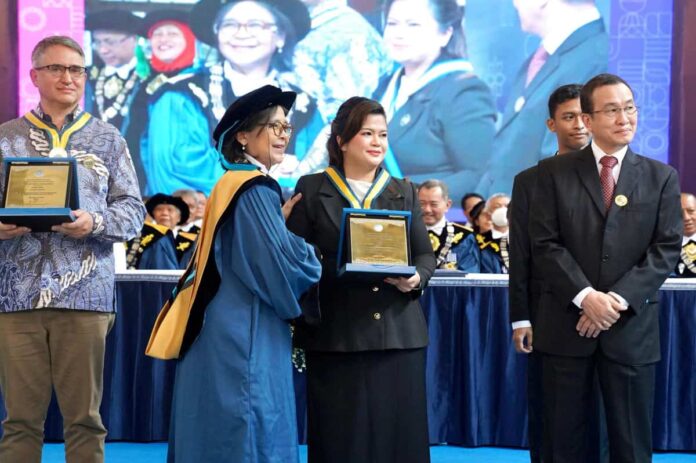 Ketum PYC Filda Citra Yusgiantoro Raih Penghargaan Bergengsi Ganesa Wirya Jasa Utama dari ITB