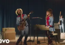 Lirik Lagu Die With A Smile dan Terjemahan – Lady Gaga, Bruno Mars Lirik Lagu Die With A Smile dan Terjemahan - Lady Gaga, Bruno Mars