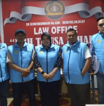 Kuasa Hukum Zakiyah-Najib Klaim Soal Surat Menteri Desa PDT, Tidak Ada Kaitannya dengan Paslon Nomor Urut 2 Kuasa Hukum Zakiyah-Najib Klaim Soal Surat Menteri Desa PDT, Tidak Ada Kaitannya dengan Paslon Nomor Urut 2