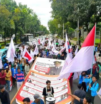 Unjuk Rasa KOSMAK di Monas, Desak Presiden Perintahkan KPK Tangkap dan Adili Jampidsus